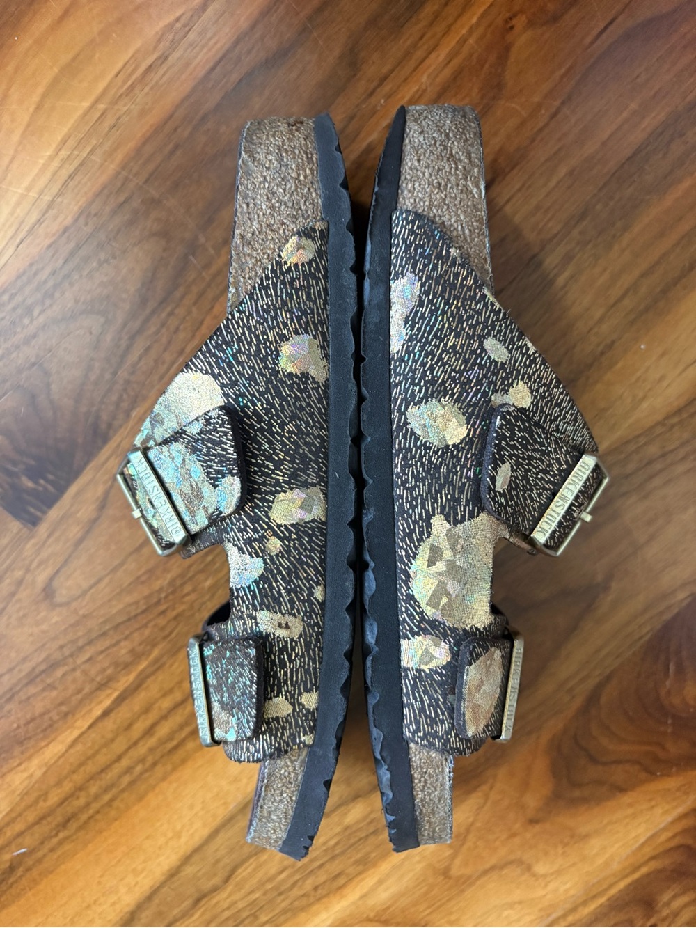 Birkenstock Arizona LUX Arizona Brown & Metallic Sandal in Iridescent Gold, USED - Picture 11 of 17